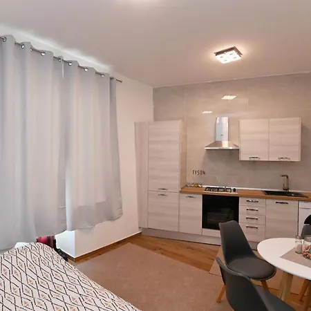 Lägenhet Tyson Apartman